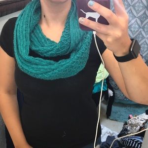 ‼️read description‼️ 2 scarfs. Selling together